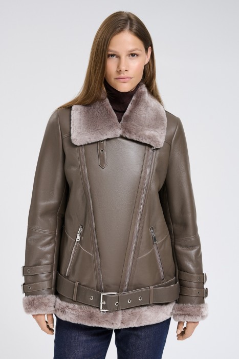 дубленка из овчины от бренда снежная королева вид слева