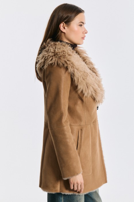 дубленка из овчины от бренда снежная королева вид слева