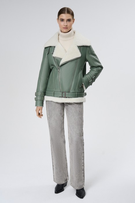 дубленка из овчины от бренда снежная королева вид слева