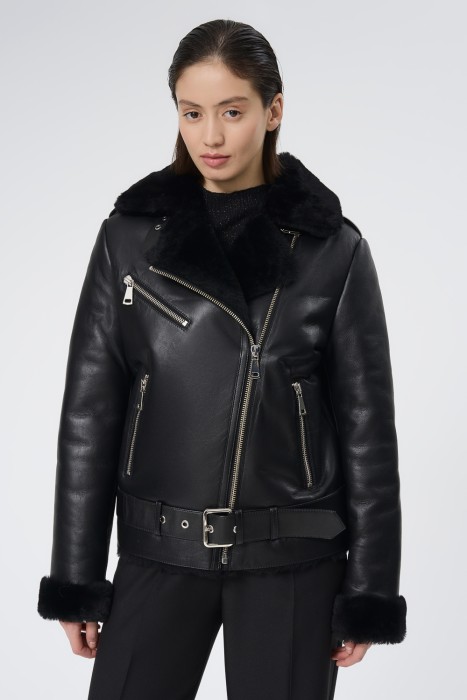 дубленка из овчины от бренда снежная королева вид слева