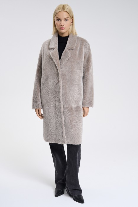 дубленка из овчины от бренда снежная королева вид слева