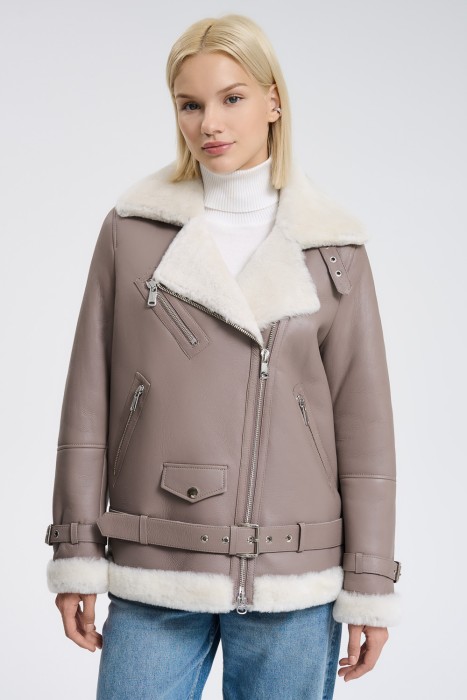 дубленка из овчины от бренда снежная королева вид слева