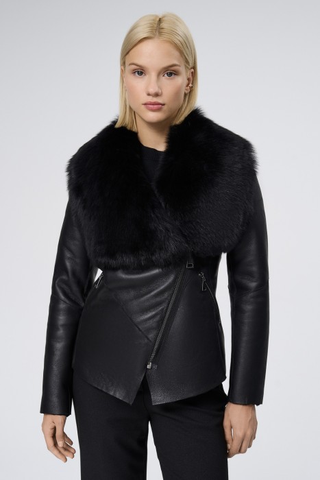 дубленка из овчины от бренда снежная королева вид слева