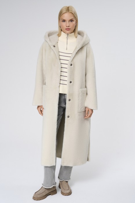 дубленка из овчины от бренда снежная королева вид слева