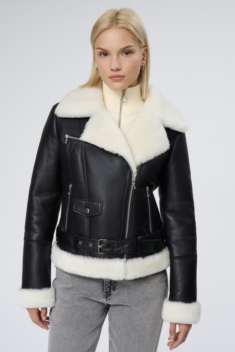 дубленка из овчины от бренда снежная королева вид слева