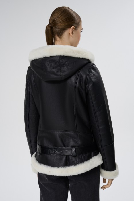 дубленка из овчины по цене 38980 руб вид справа