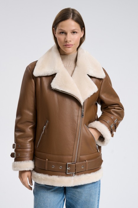 дубленка из овчины от бренда снежная королева вид слева