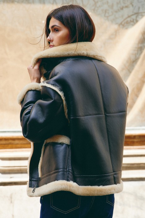 дубленка из овчины от бренда снежная королева вид слева