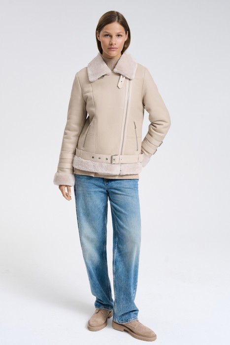 дубленка из овчины от бренда снежная королева вид слева