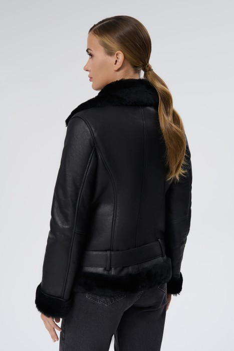 дубленка из овчины по цене 17940 руб вид справа