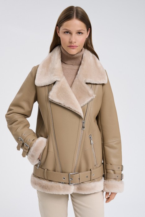 дубленка из овчины от бренда снежная королева вид слева