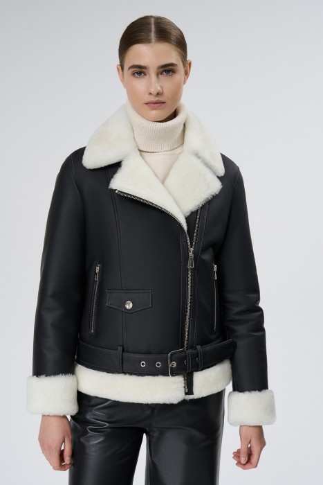 дубленка из овчины от бренда снежная королева вид слева