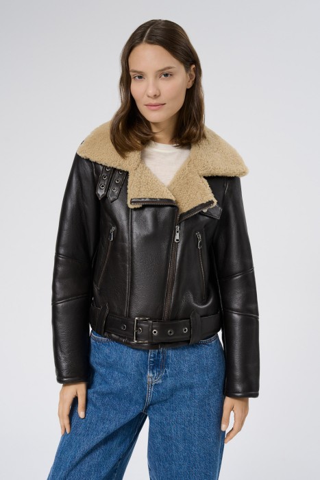 дубленка из овчины от бренда снежная королева вид слева