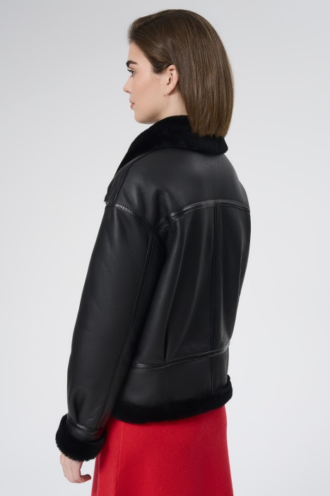 дубленка из овчины по цене 23650 руб вид справа