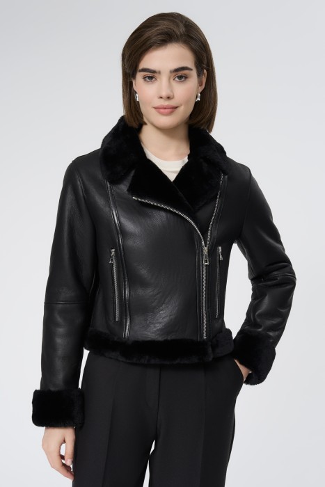 дубленка из овчины от бренда снежная королева вид слева