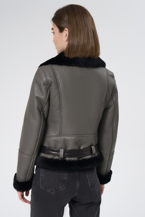 дубленка из овчины по цене 19570 руб вид справа