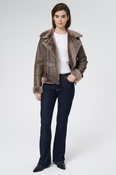 дубленка из овчины от бренда снежная королева вид слева