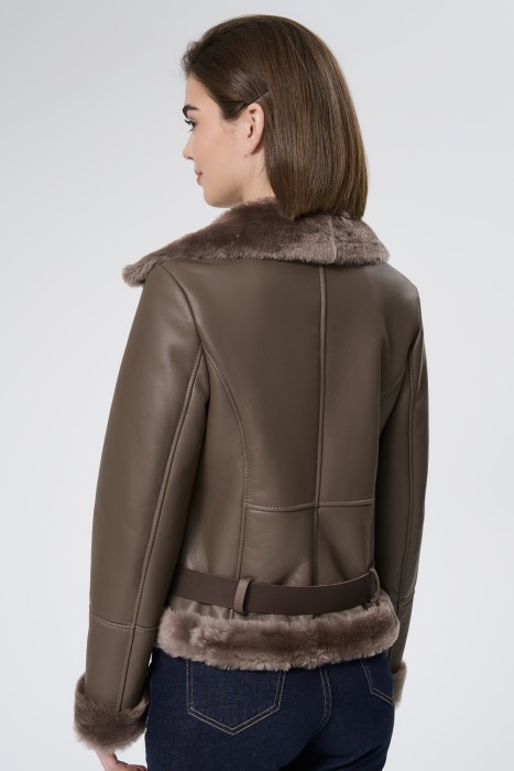 дубленка из овчины по цене 24470 руб вид справа