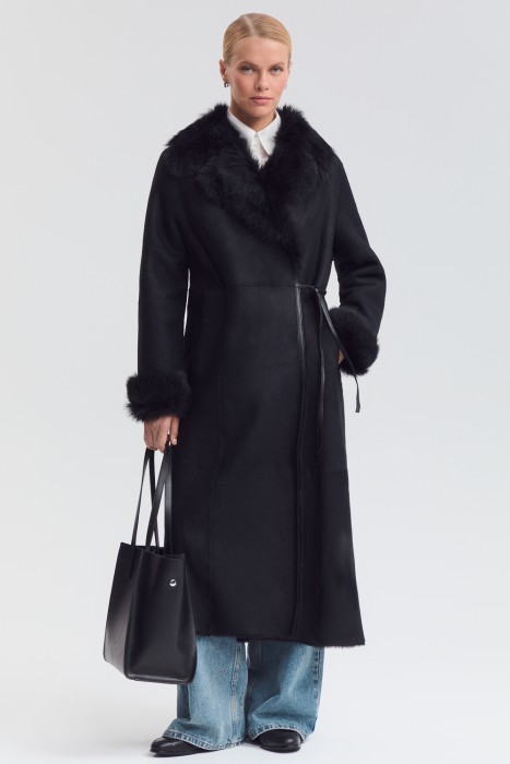 дубленка из овчины от бренда снежная королева вид слева