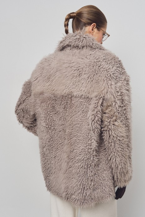 дубленка из овчины от бренда снежная королева вид слева