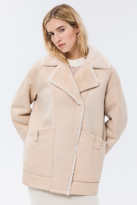 дубленка из овчины от бренда снежная королева вид слева