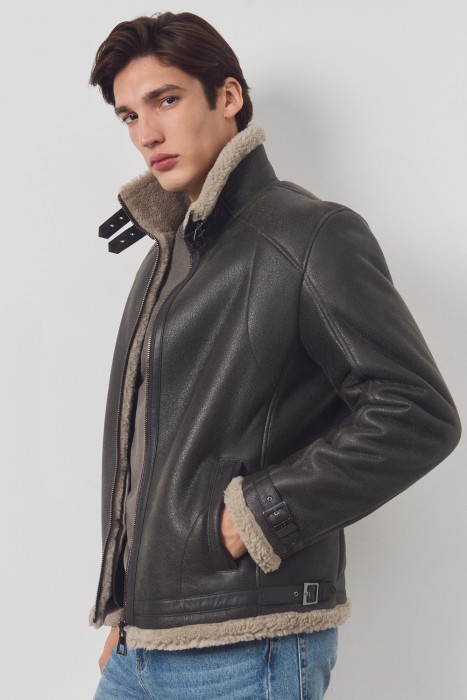 дубленка из овчины от бренда снежная королева вид слева