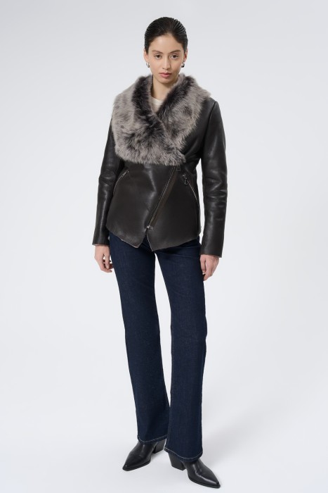 дубленка из овчины от бренда снежная королева вид слева