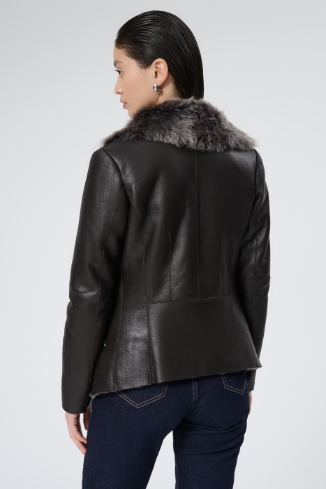 дубленка из овчины по цене 33160 руб вид справа