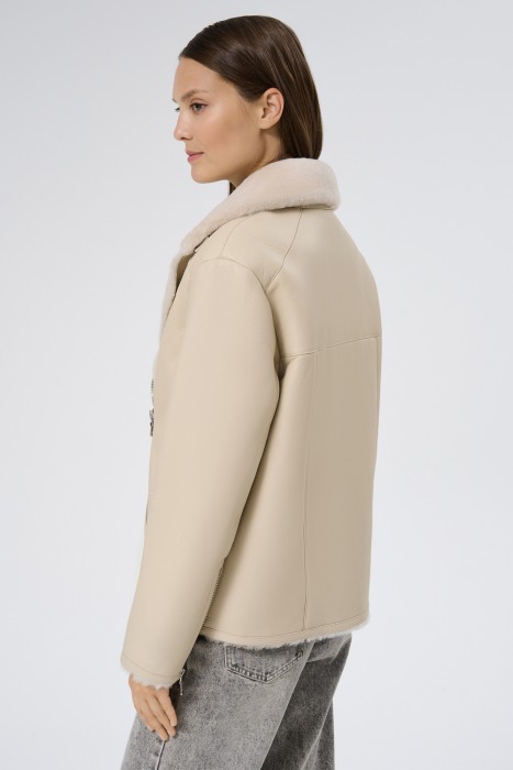 дубленка из овчины по цене 38830 руб вид справа