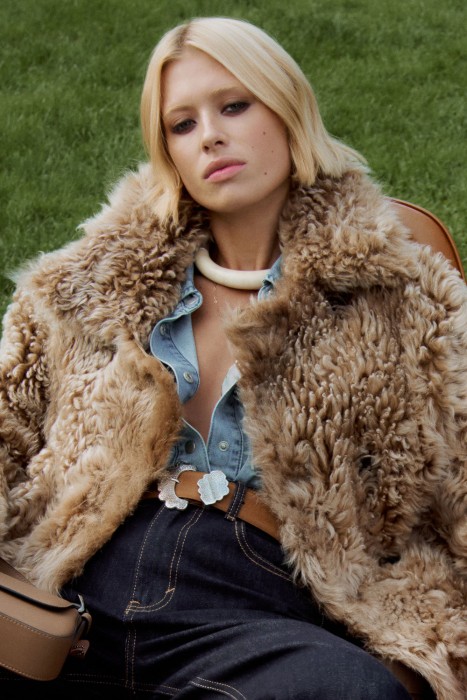 дубленка из овчины от бренда снежная королева вид слева