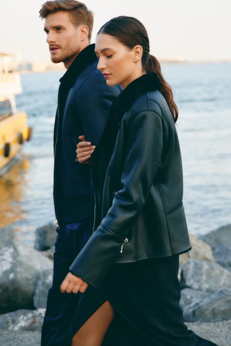 дубленка из овчины от бренда снежная королева вид слева