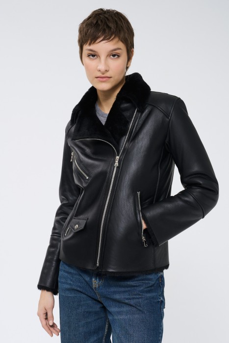 дубленка из овчины по цене 23700 руб вид справа