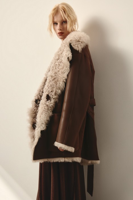 дубленка из овчины от бренда снежная королева вид слева