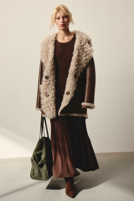 дубленка из овчины по цене 42650 руб вид справа