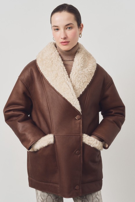 дубленка из овчины от бренда снежная королева вид слева