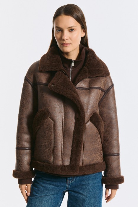 дубленка из шерсти от бренда снежная королева вид слева