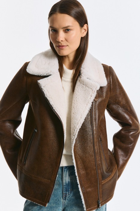 дубленка-косуха из овчины от бренда снежная королева вид слева