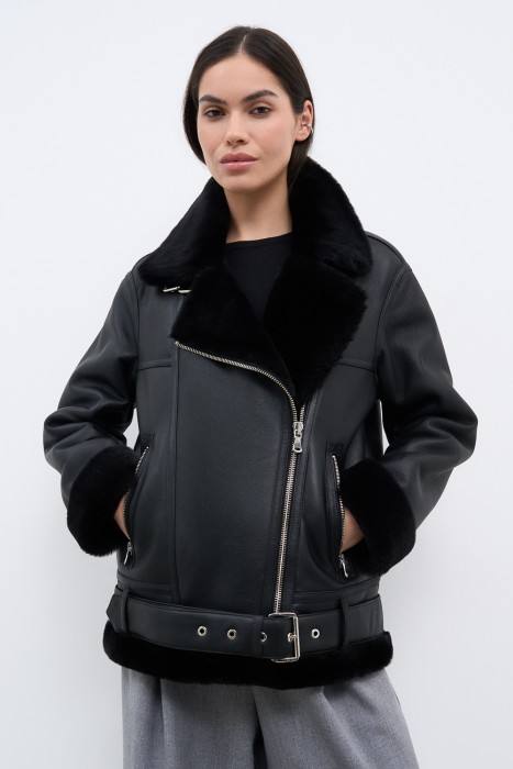 дубленка-косуха из овчины от бренда снежная королева вид слева