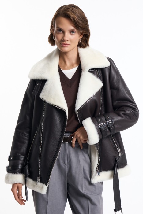 дубленка-косуха из овчины от бренда снежная королева вид слева