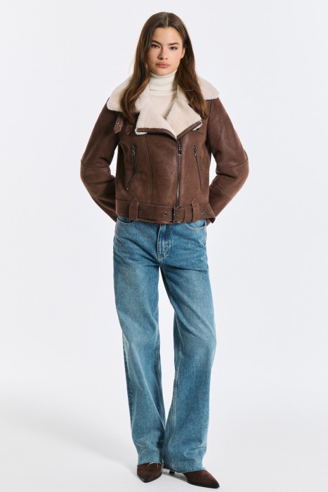 дубленка-косуха из овчины от бренда снежная королева вид слева