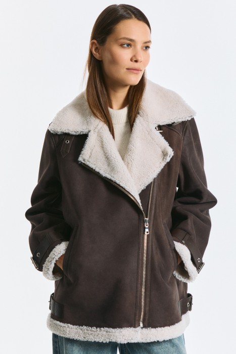 дубленка-косуха из овчины от бренда снежная королева вид слева