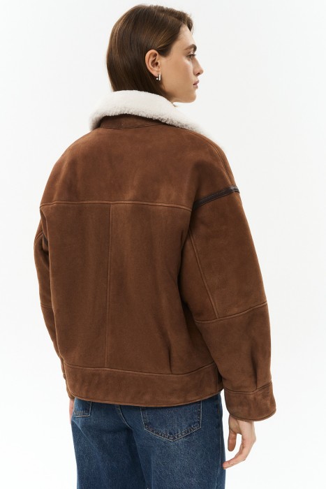 дубленка-косуха из овчины по цене 43960 руб вид справа