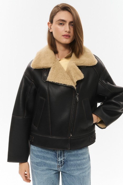 дубленка-косуха из овчины от бренда снежная королева вид слева