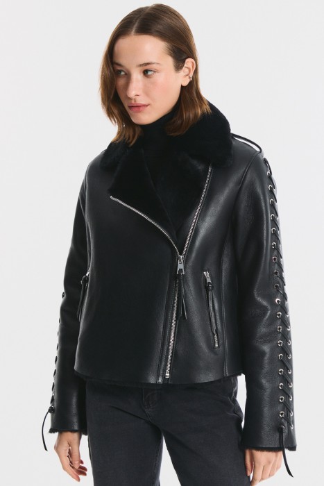 дубленка-косуха из овчины по цене 26100 руб вид справа