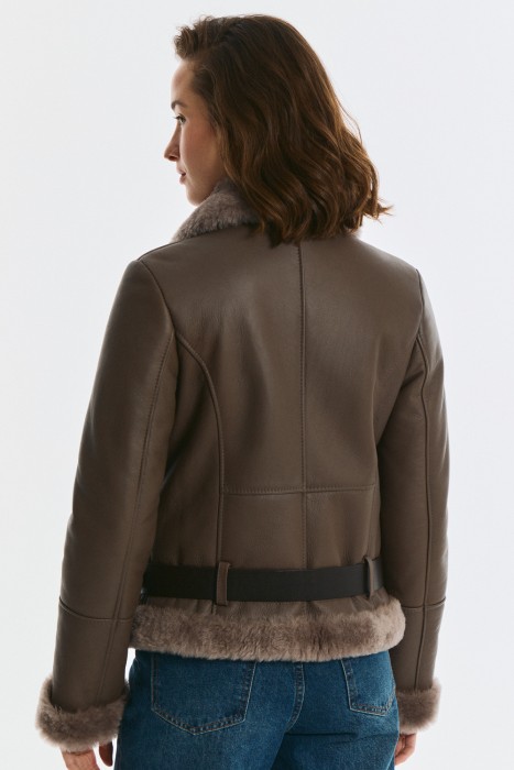 дубленка-косуха из овчины по цене 24470 руб вид справа