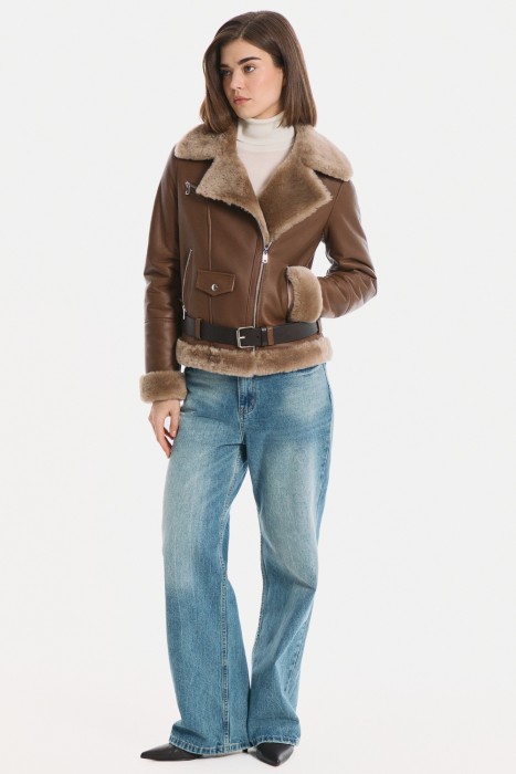 дубленка-косуха из овчины от бренда снежная королева вид слева