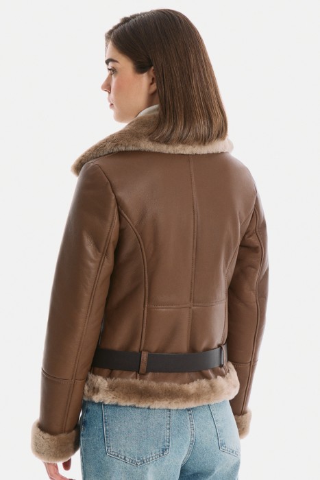 дубленка-косуха из овчины по цене 26100 руб вид справа