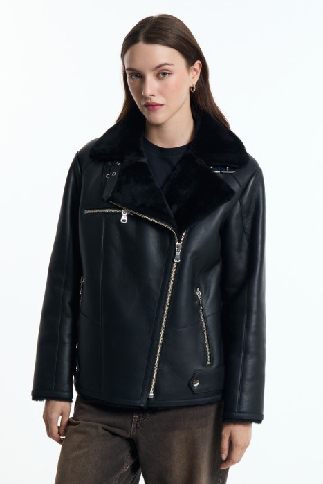 дубленка-косуха из овчины от бренда снежная королева вид слева