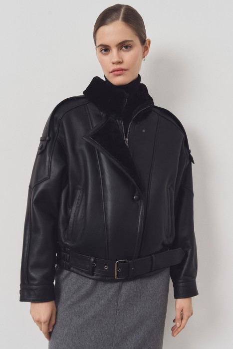 дубленка-косуха из овчины от бренда снежная королева вид слева