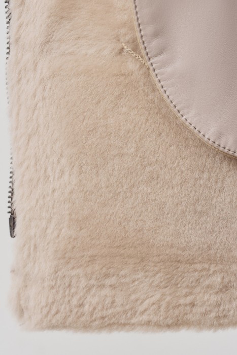 дубленка-косуха из овчины от бренда снежная королева вид слева